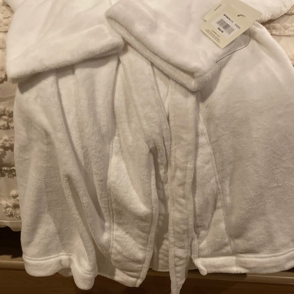 Calvin Klein Soft White Robe - Picture 6 of 8